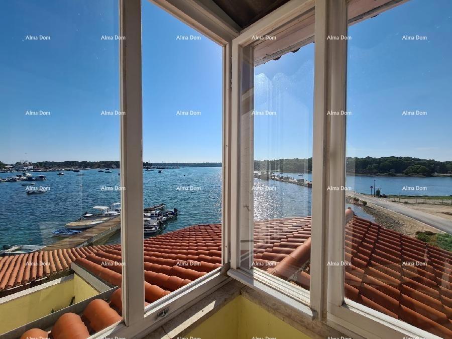 Poslovno-stambena zgrada ob morju, Medulin!