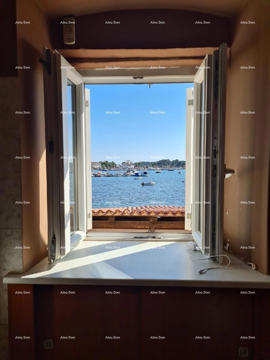 Poslovno-stambena zgrada ob morju, Medulin!