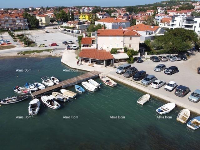 Poslovno-stambena zgrada ob morju, Medulin!