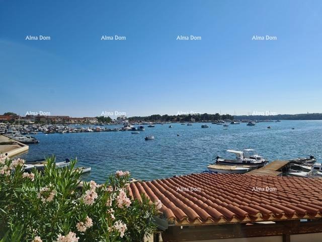 Poslovno-stambena zgrada ob morju, Medulin!