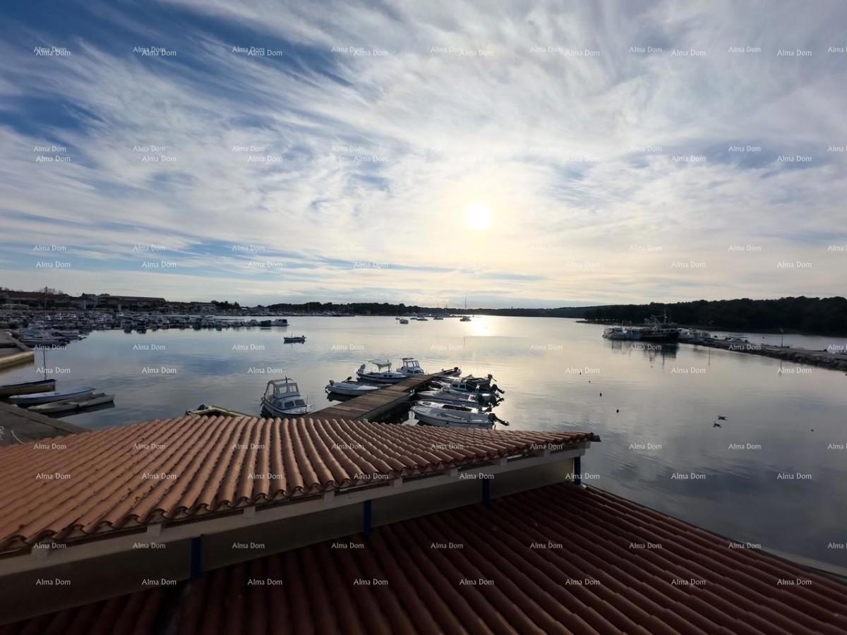 Poslovno-stambena zgrada ob morju, Medulin!