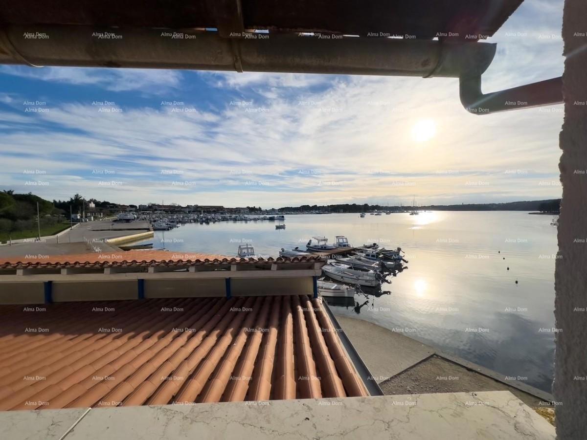 Poslovno-stambena zgrada ob morju, Medulin!