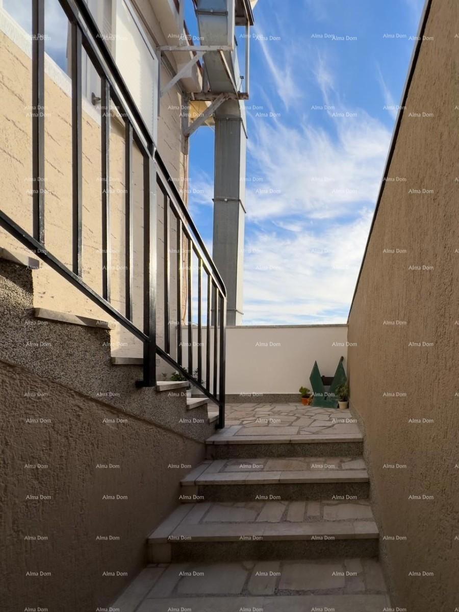 Poslovno-stambena zgrada ob morju, Medulin!