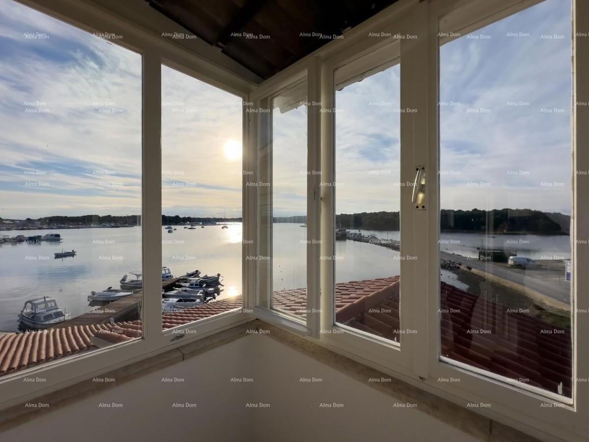 Poslovno-stambena zgrada ob morju, Medulin!