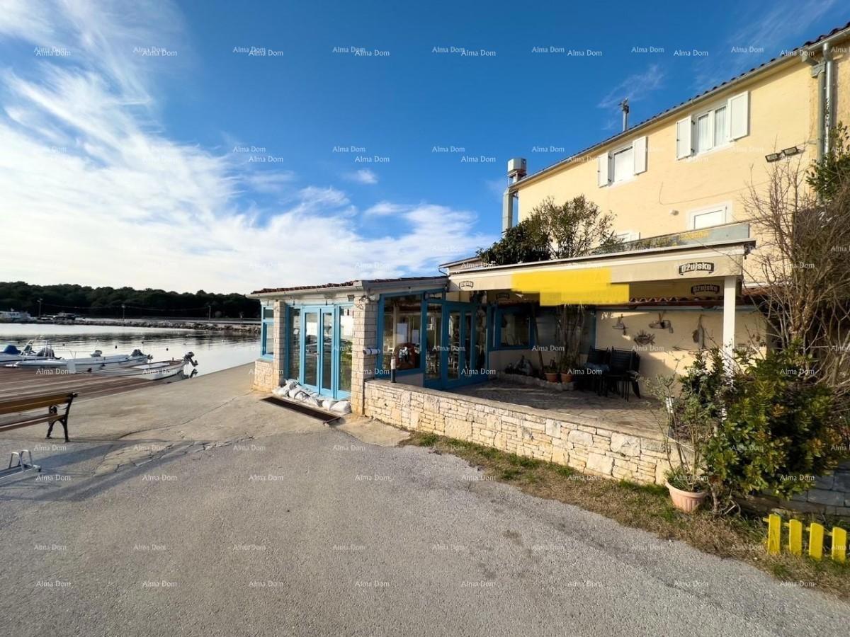 Poslovno-stambena zgrada ob morju, Medulin!