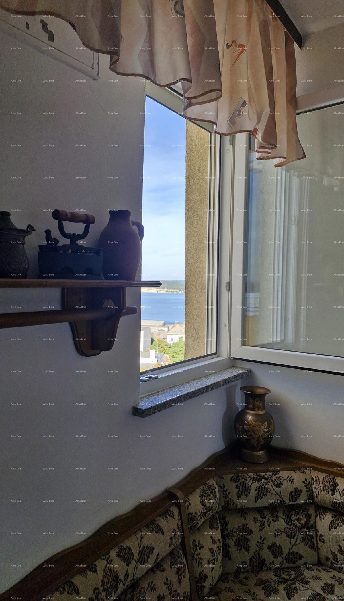 Prodaja stanovanja s pogledom na morje in mesto, Pula, Veruda!