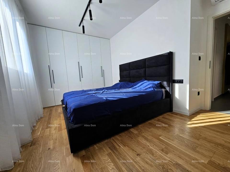 Prodaja moderno urejenega stanovanja z garažo in zunanjim parkirnim mestom, Umag!