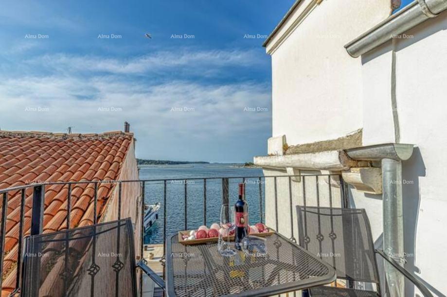 Prekrasno stanovanje na obali v Porecu – Prva vrsta ob morju