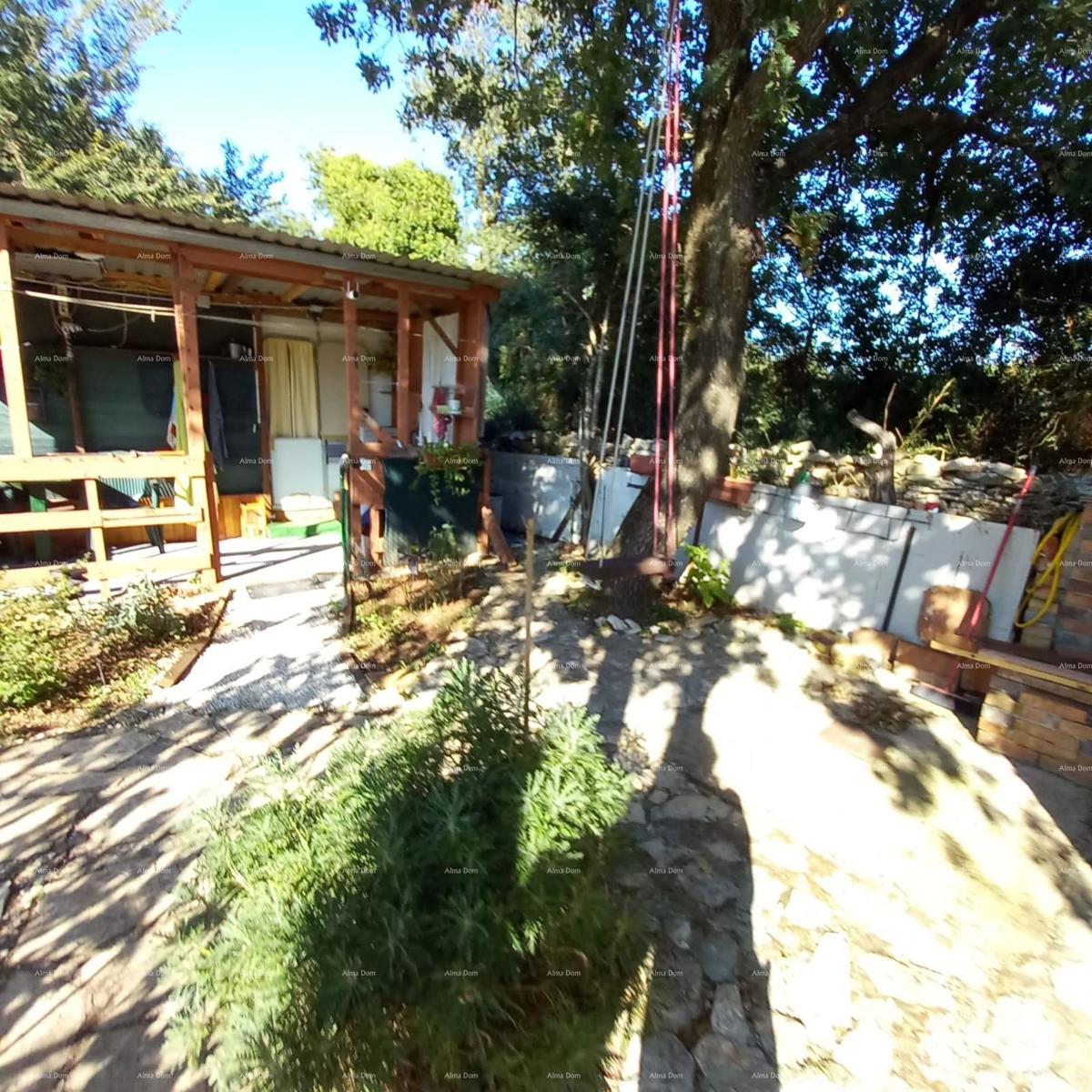 MEDULIN – AVTENTIČNA ISTRSKA HIŠA (KAŽUN) Z VRTOM, 600 M OD MORJA