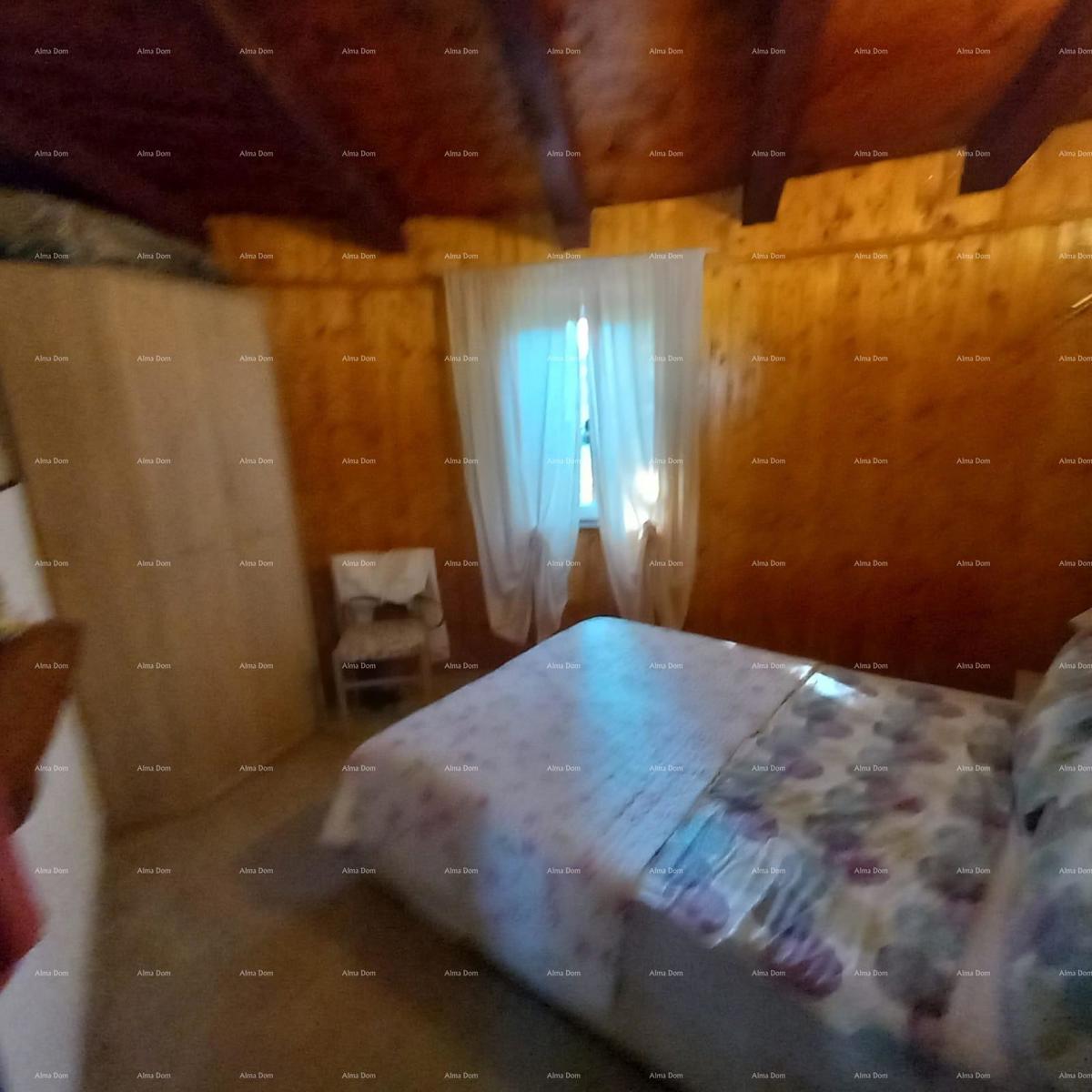 MEDULIN – AVTENTIČNA ISTRSKA HIŠA (KAŽUN) Z VRTOM, 600 M OD MORJA