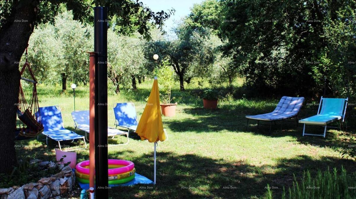 MEDULIN – AVTENTIČNA ISTRSKA HIŠA (KAŽUN) Z VRTOM, 600 M OD MORJA