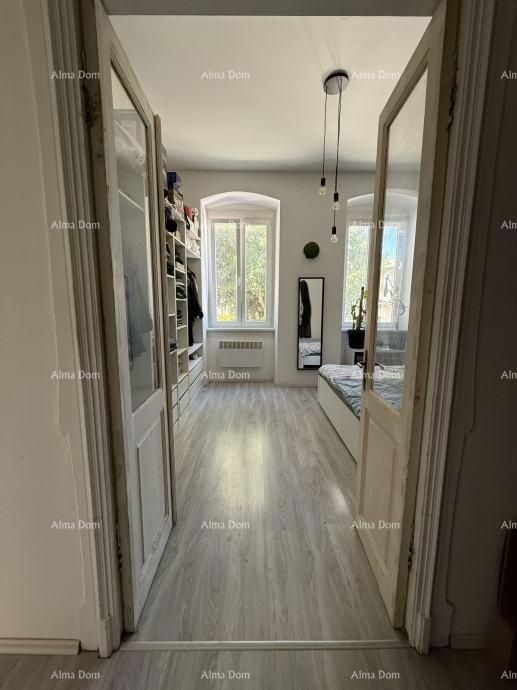 Pula, hiša z dvoriščem in pomožno zgradbo