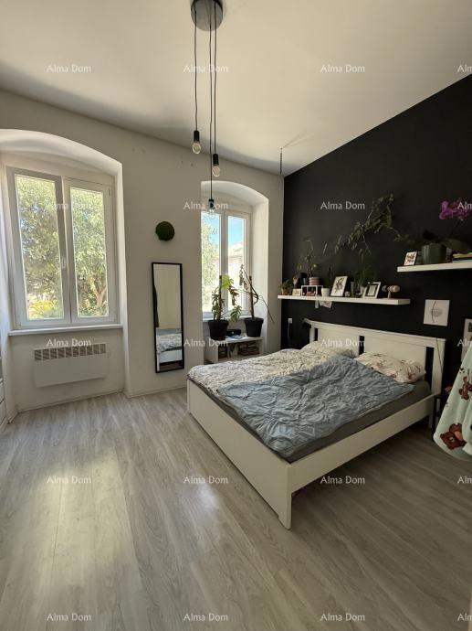 Pula, hiša z dvoriščem in pomožno zgradbo