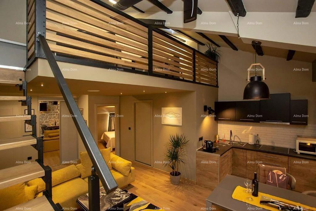 Prodaja - Elegantno urejen dvoetažni stan v stari jedrišču mesta, Rovinj!