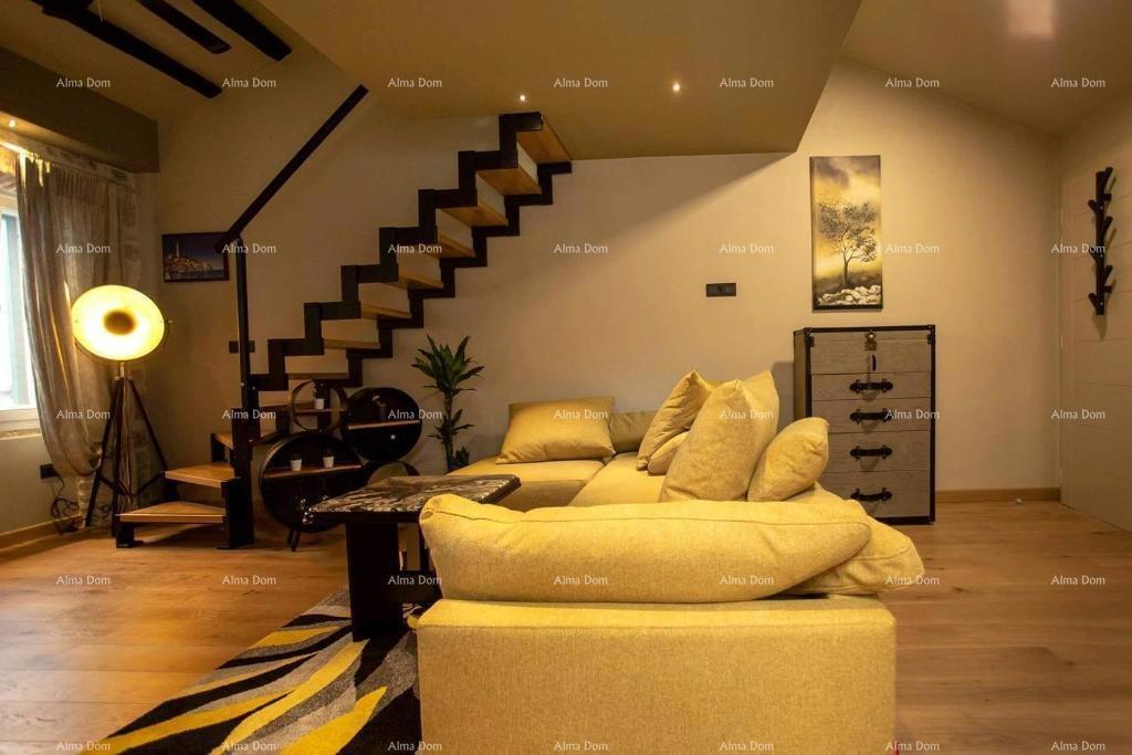 Prodaja - Elegantno urejen dvoetažni stan v stari jedrišču mesta, Rovinj!