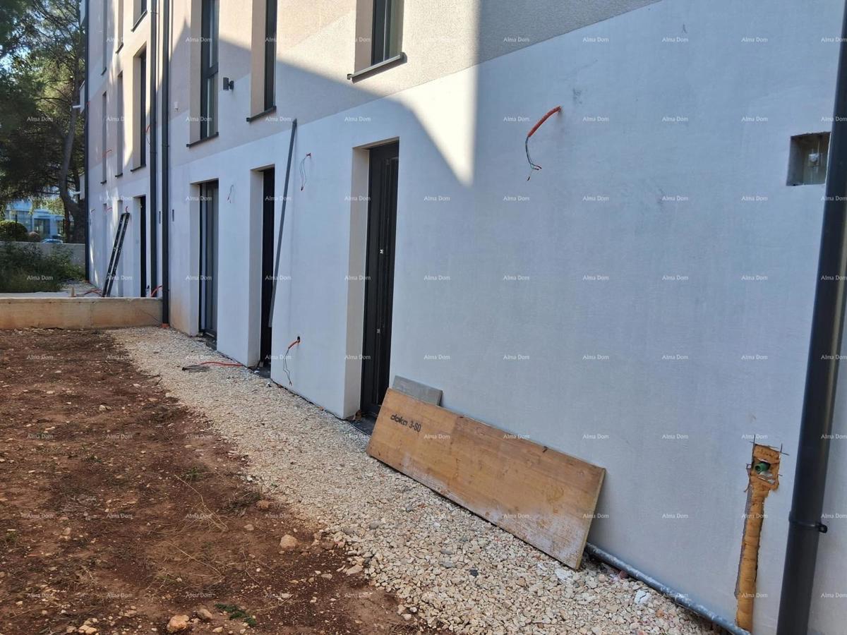 Medulin – Stan v pritličju novogradnje z vrtom in parkirnim mestom