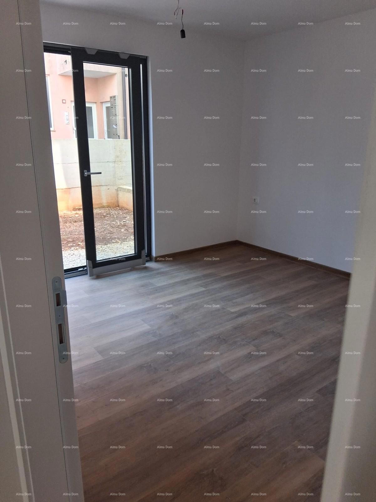 Medulin – Stan v pritličju novogradnje z vrtom in parkirnim mestom