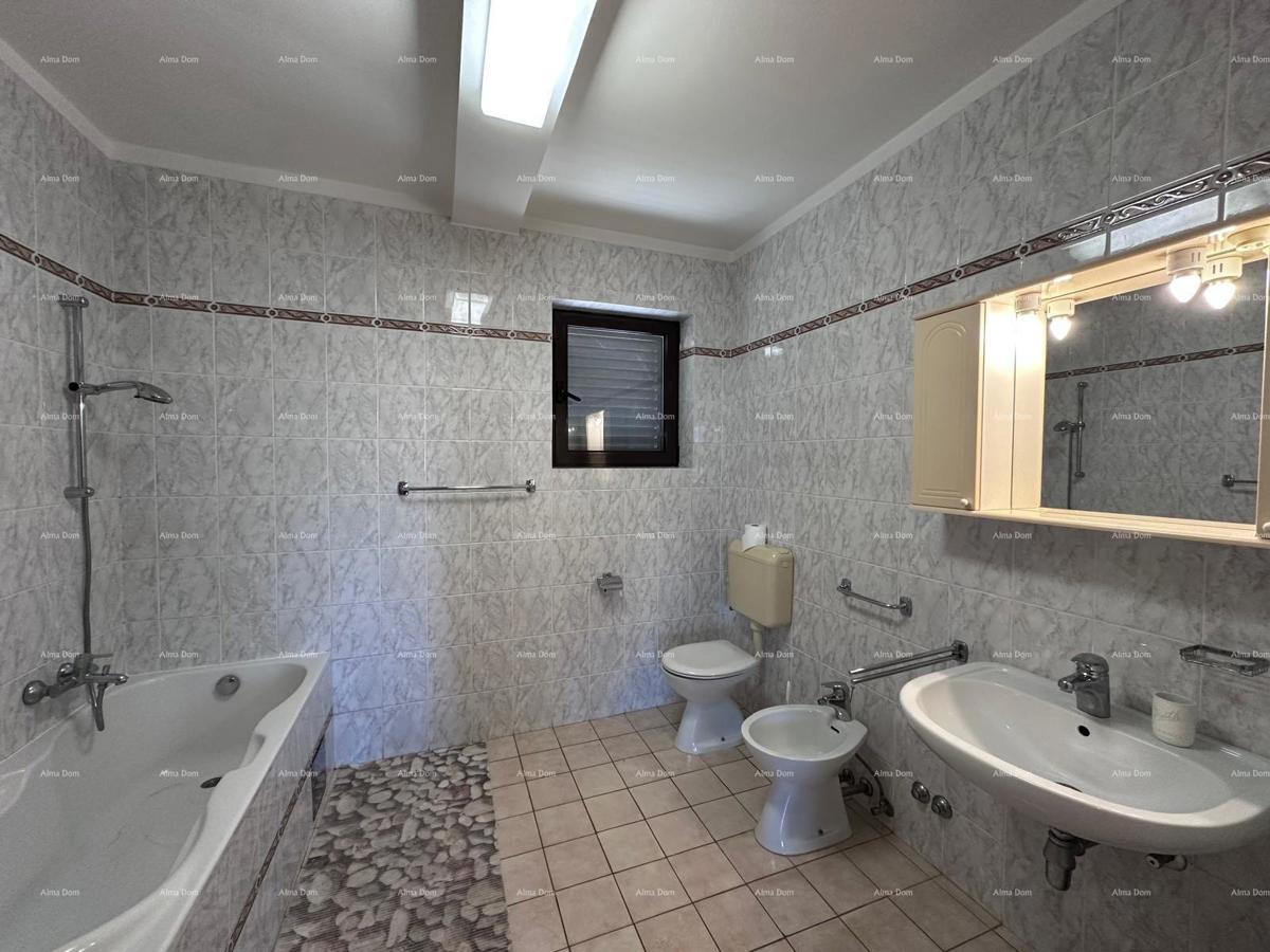 Prodajemo hišo s pet apartmajev na odlični lokaciji!