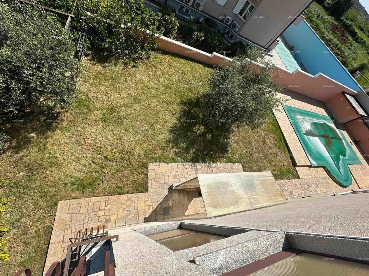 Prodajemo hišo s pet apartmajev na odlični lokaciji!