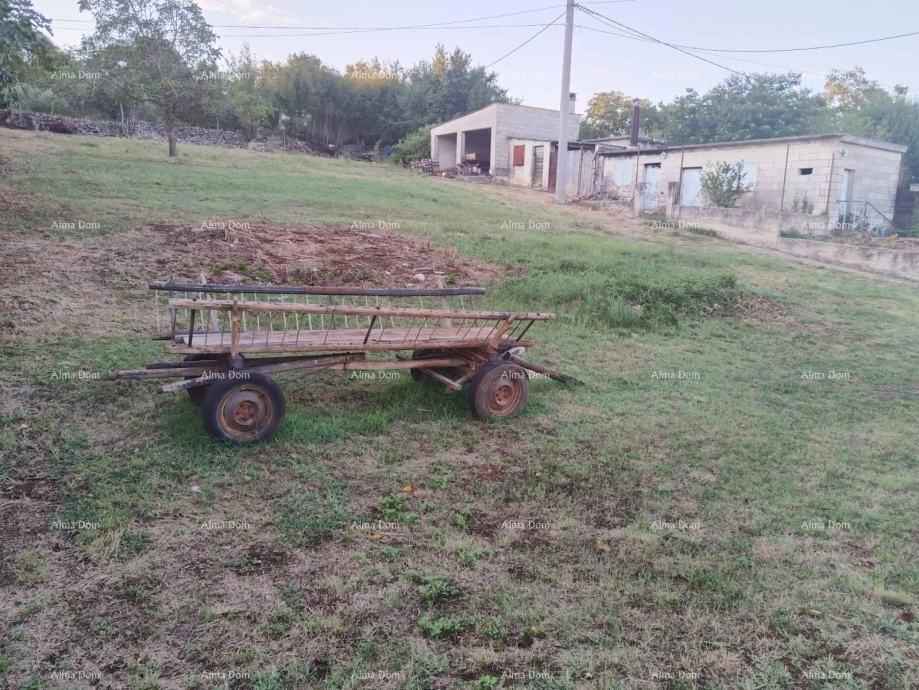 Građevinsko zemljište s pogledom na more i postojećim objektima  Barban
