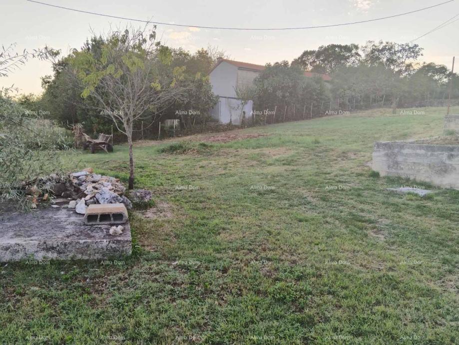 Građevinsko zemljište s pogledom na more i postojećim objektima  Barban