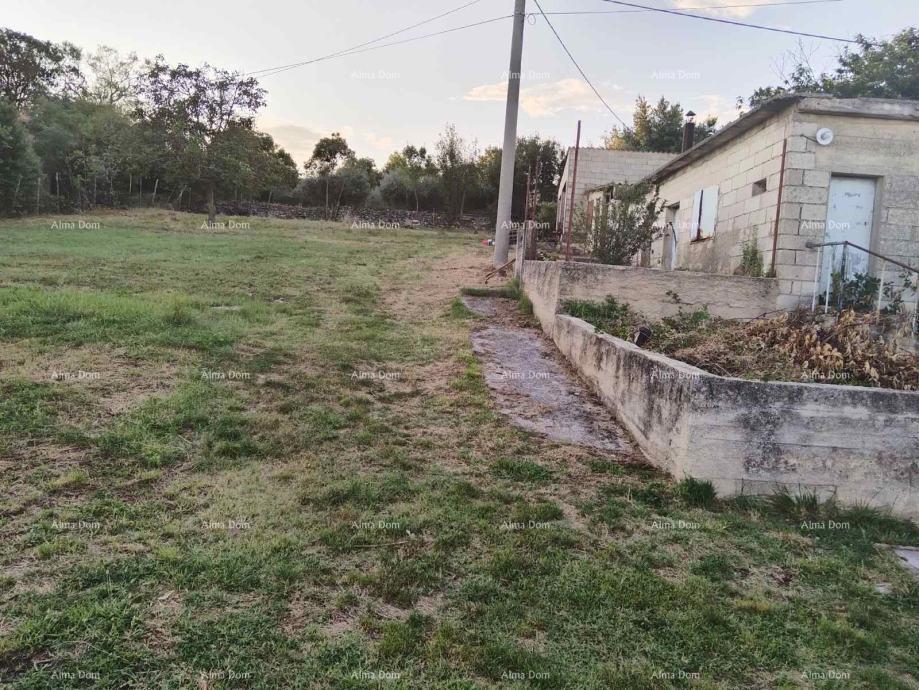 Građevinsko zemljište s pogledom na more i postojećim objektima  Barban