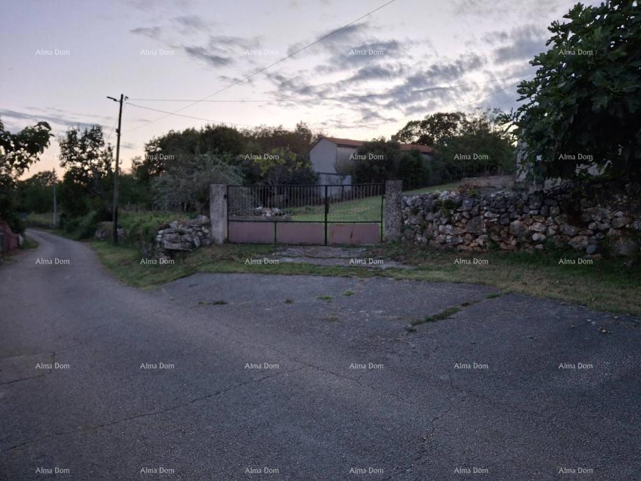 Građevinsko zemljište s pogledom na more i postojećim objektima  Barban