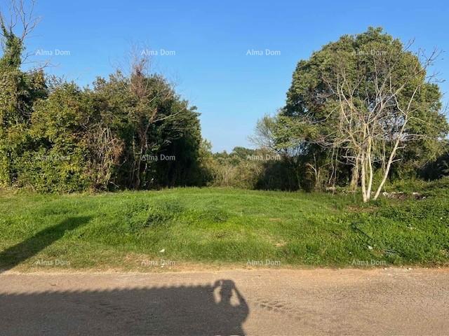 Zemljišče z gradbenim dovoljenjem in plačano komunalo v Gočanu