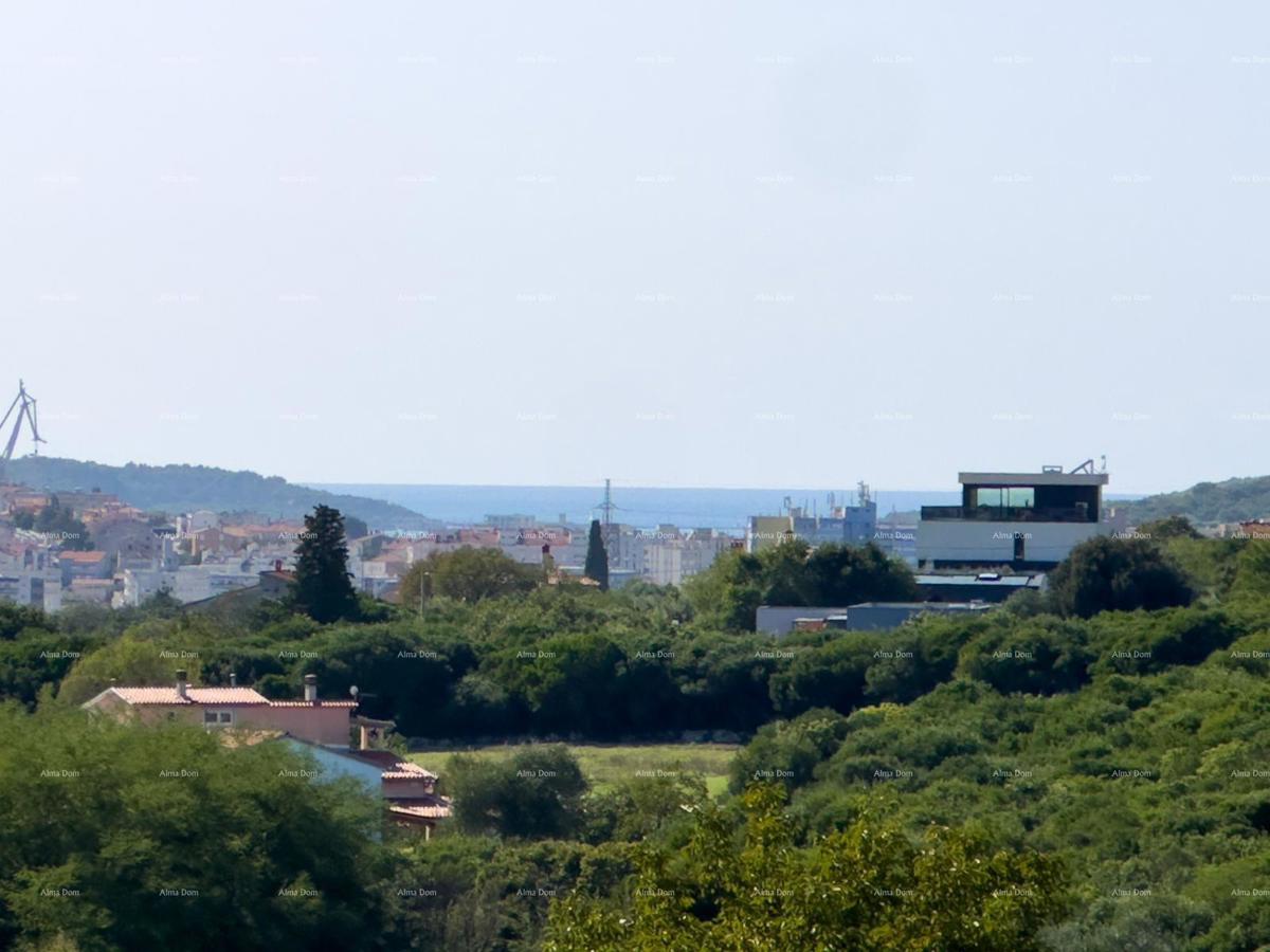 Prodaja družinske hiše s bazenom, v gradnji, Pula!