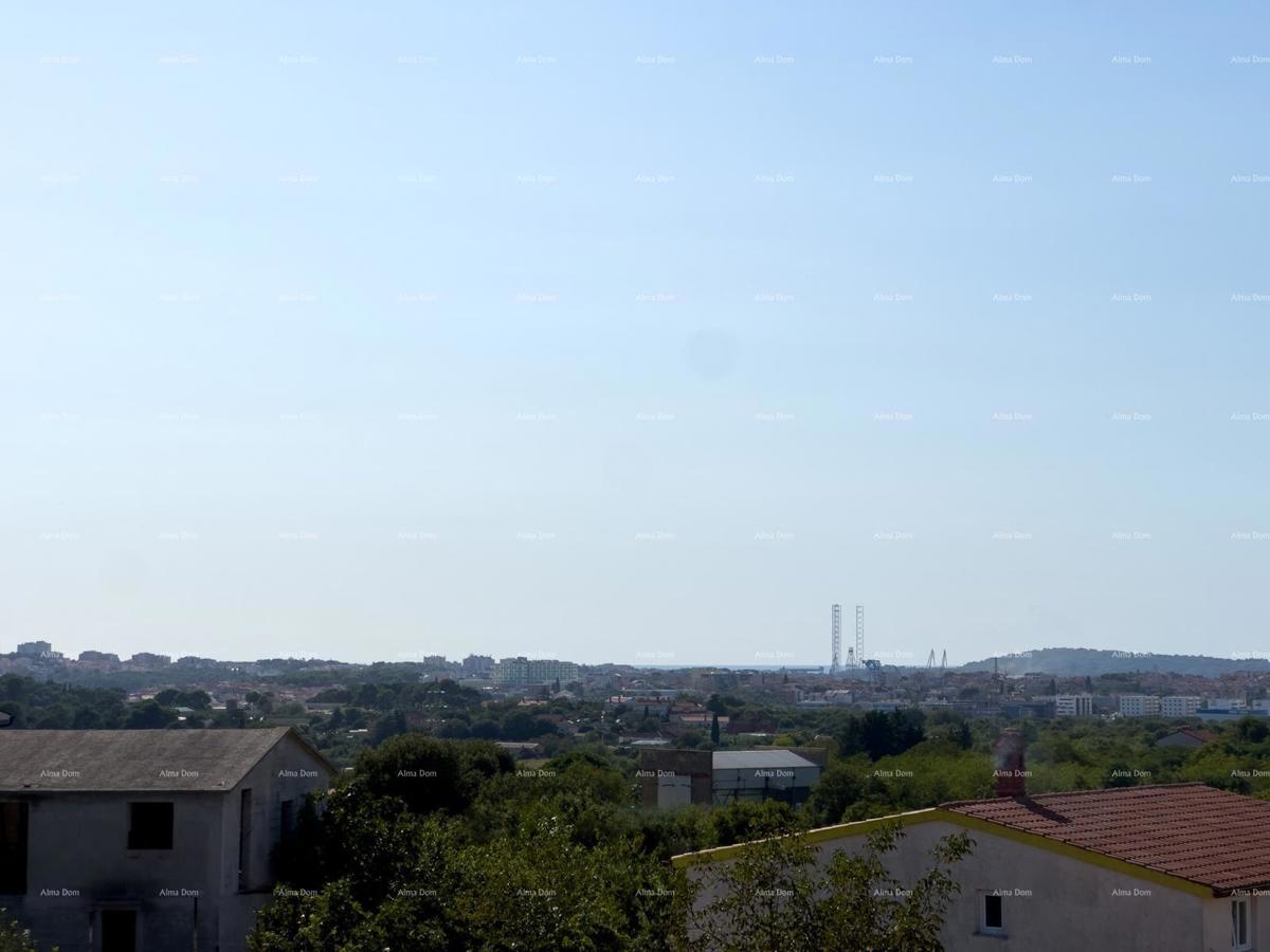 Prodaja družinske hiše s bazenom, v gradnji, Pula!