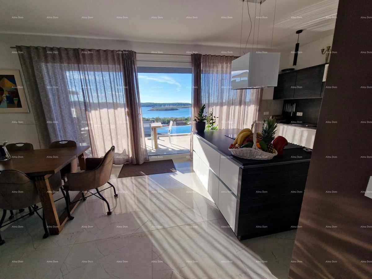 Prodaja luksuzne vile v Medulinu – 100 m od morja