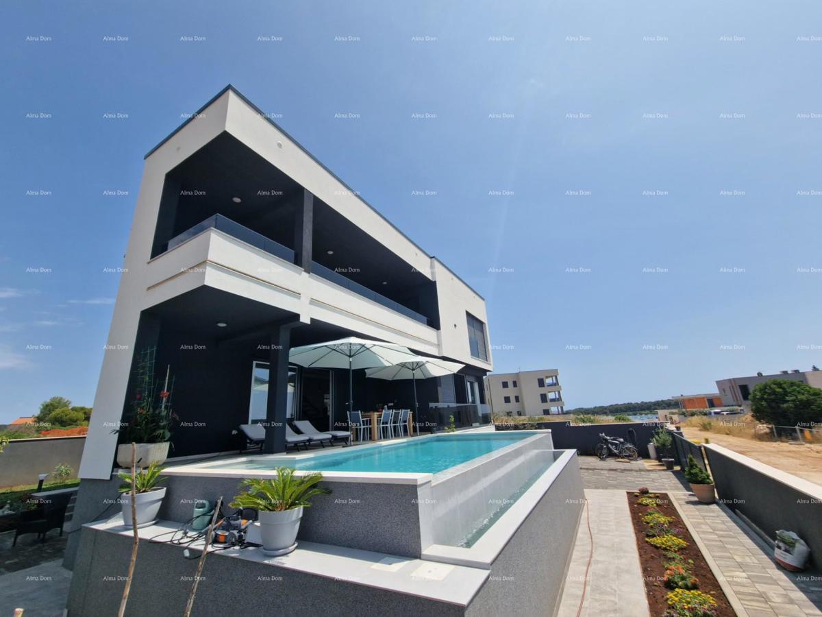 Prodaja luksuzne vile v Medulinu – 100 m od morja