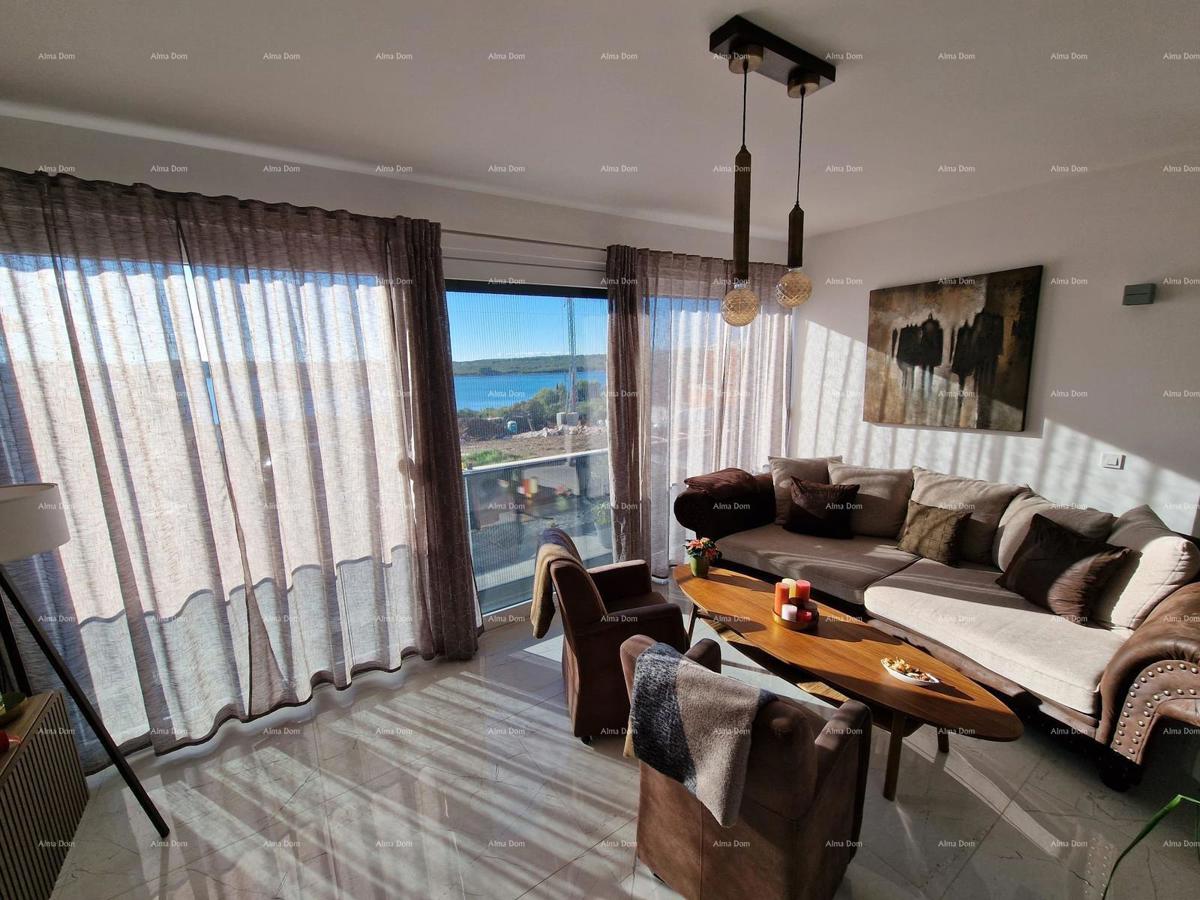 Prodaja luksuzne vile v Medulinu – 100 m od morja