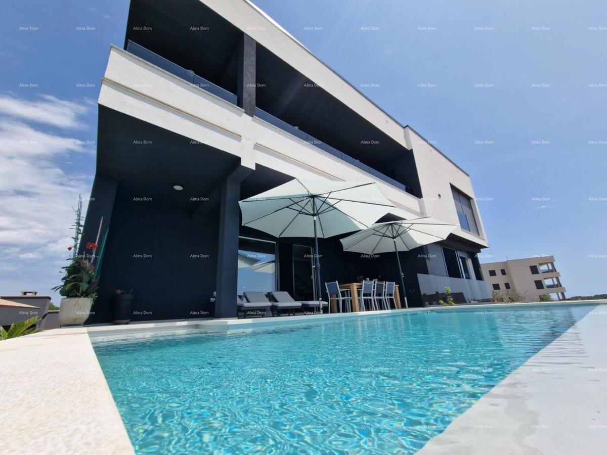 Prodaja luksuzne vile v Medulinu – 100 m od morja