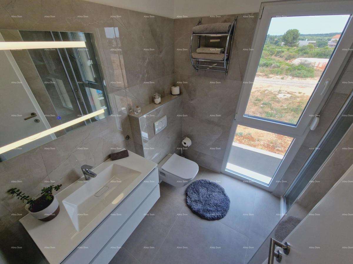 Prodaja luksuzne vile v Medulinu – 100 m od morja