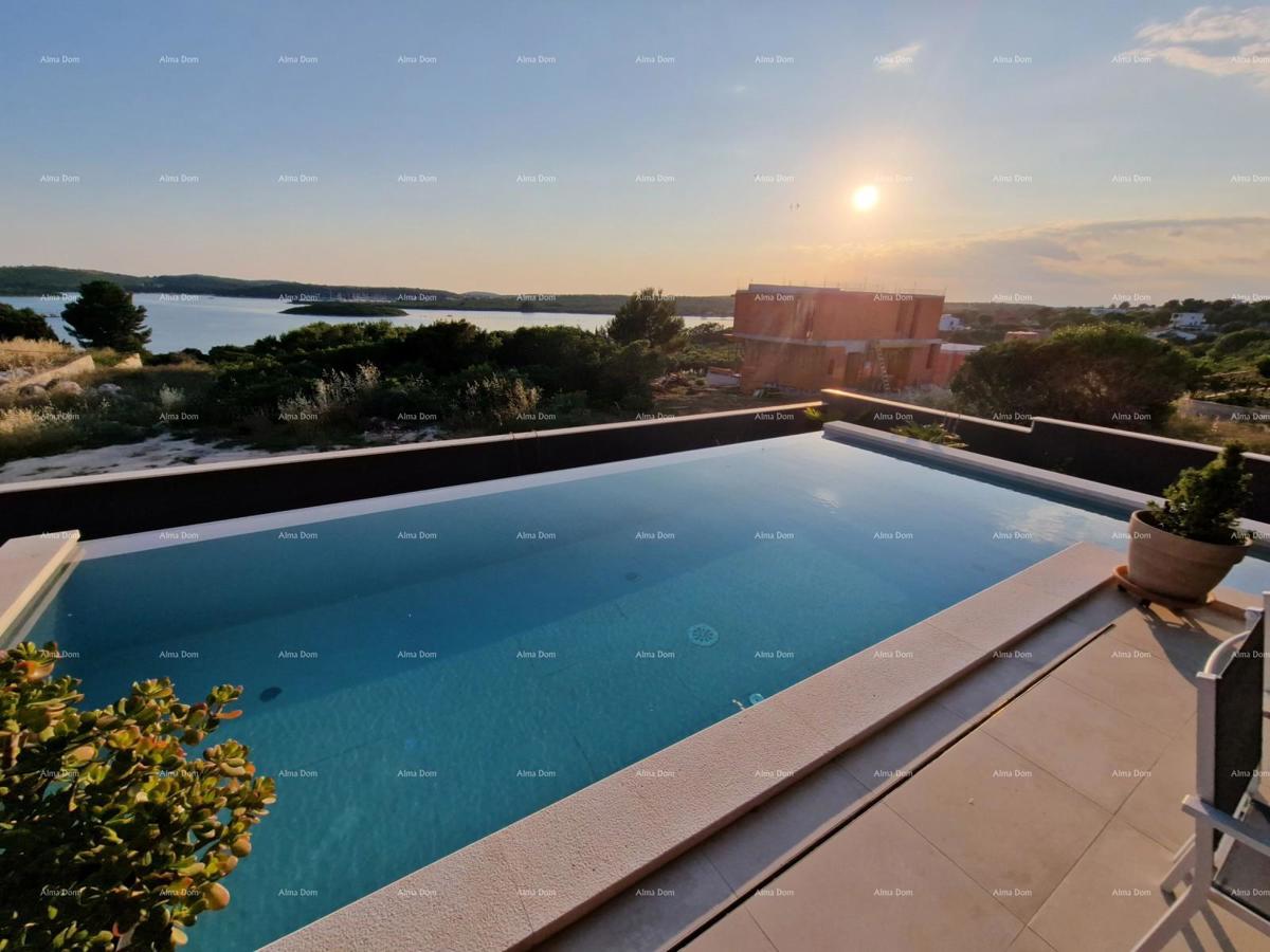 Prodaja luksuzne vile v Medulinu – 100 m od morja