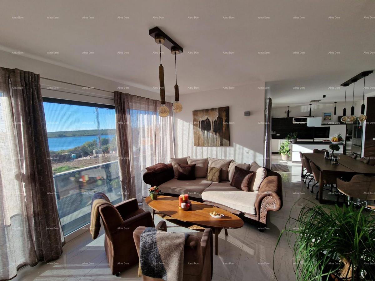 Prodaja luksuzne vile v Medulinu – 100 m od morja