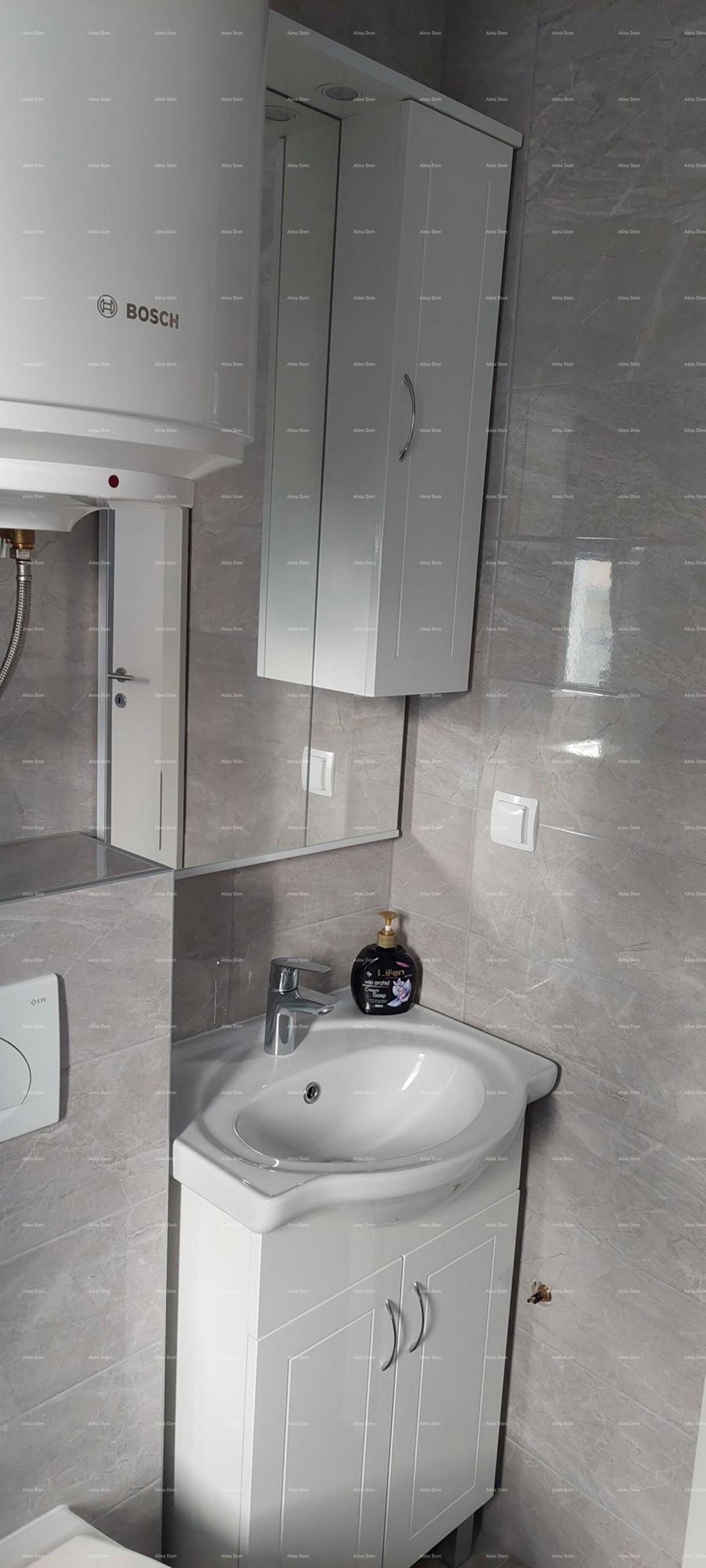 Apartma v Ližnjanu, 600 m od morja