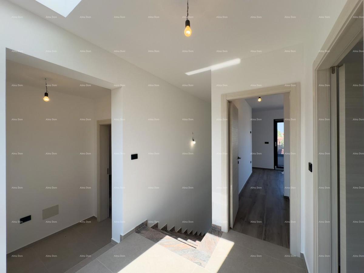 Prodamo vilo dvojček z bazenom in garažo