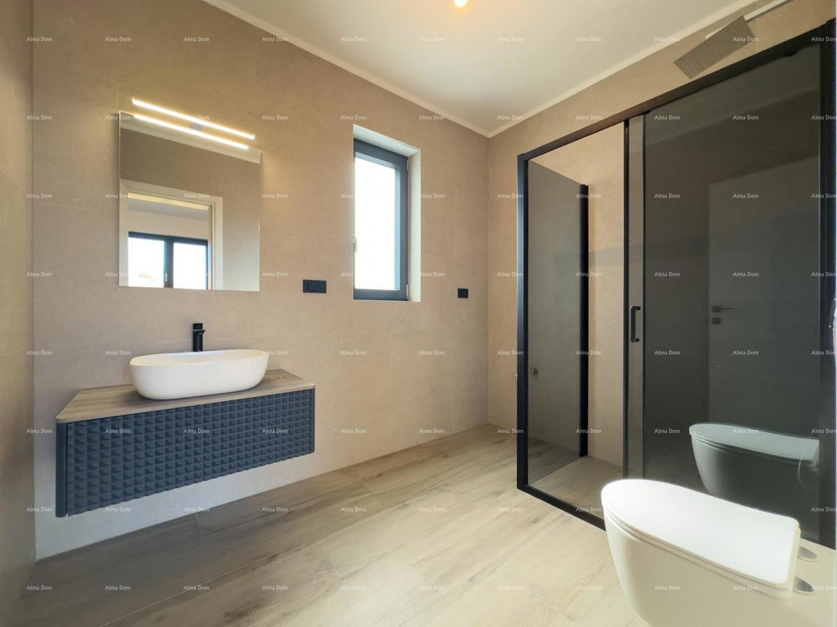 Prodamo vilo dvojček z bazenom in garažo