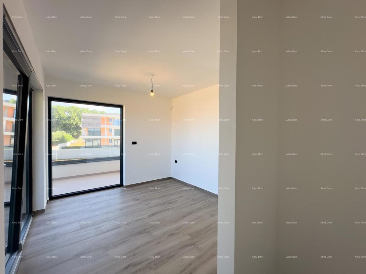 Prodamo vilo dvojček z bazenom in garažo