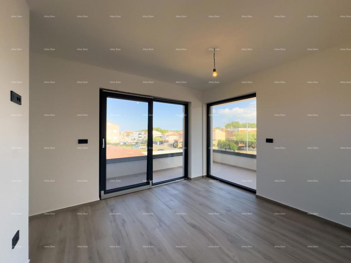 Prodamo vilo dvojček z bazenom in garažo