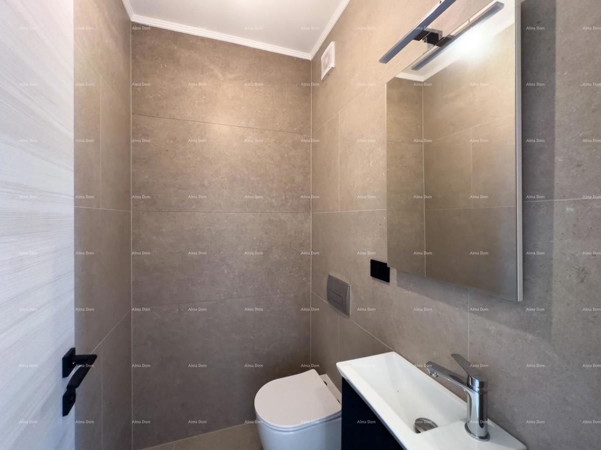 Prodamo vilo dvojček z bazenom in garažo