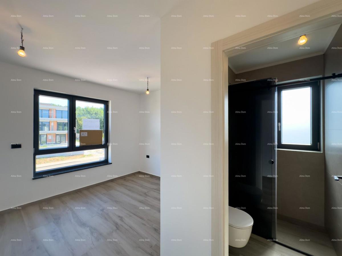 Prodamo vilo dvojček z bazenom in garažo