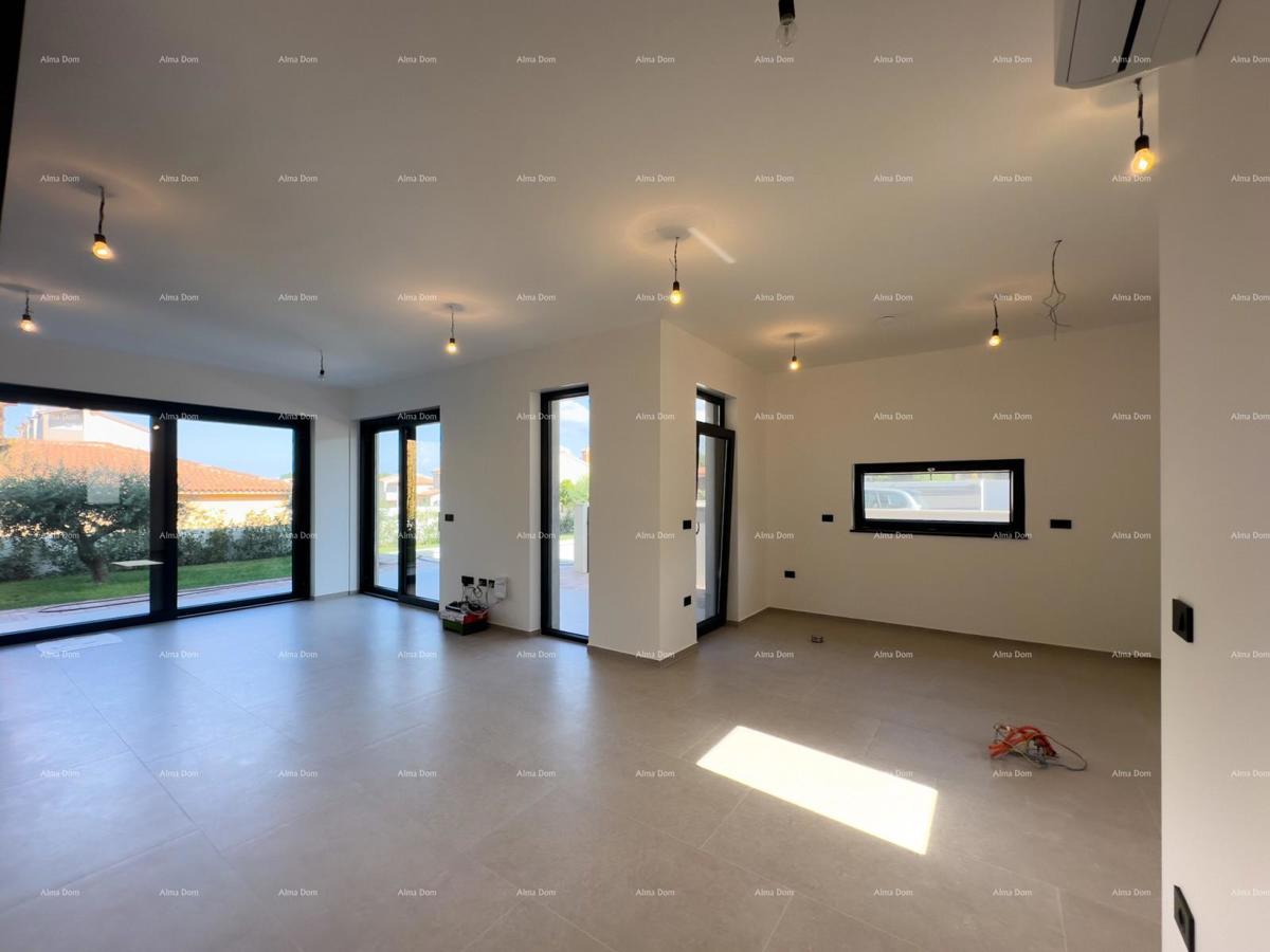 Prodamo vilo dvojček z bazenom in garažo