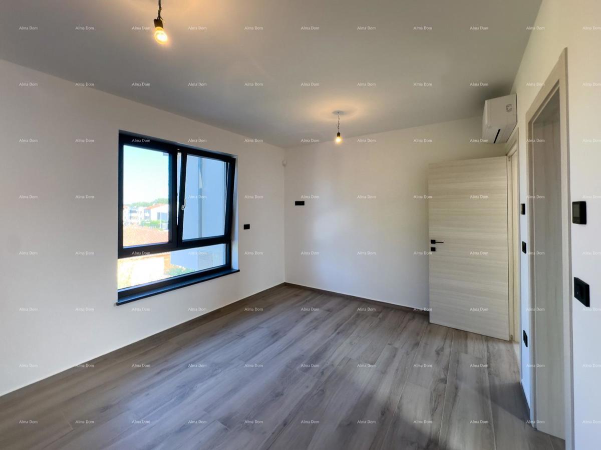 Prodamo vilo dvojček z bazenom in garažo