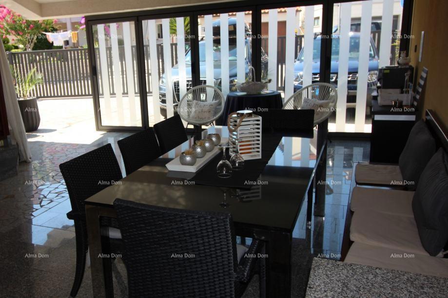 Pješčana Uvala, Vila z apartmaji blizu morja