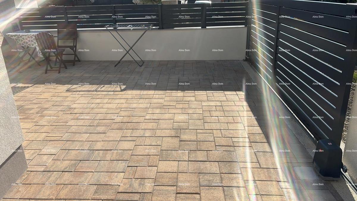 ŠIŠAN, hiša z dvema stanovanjem, 195 m2