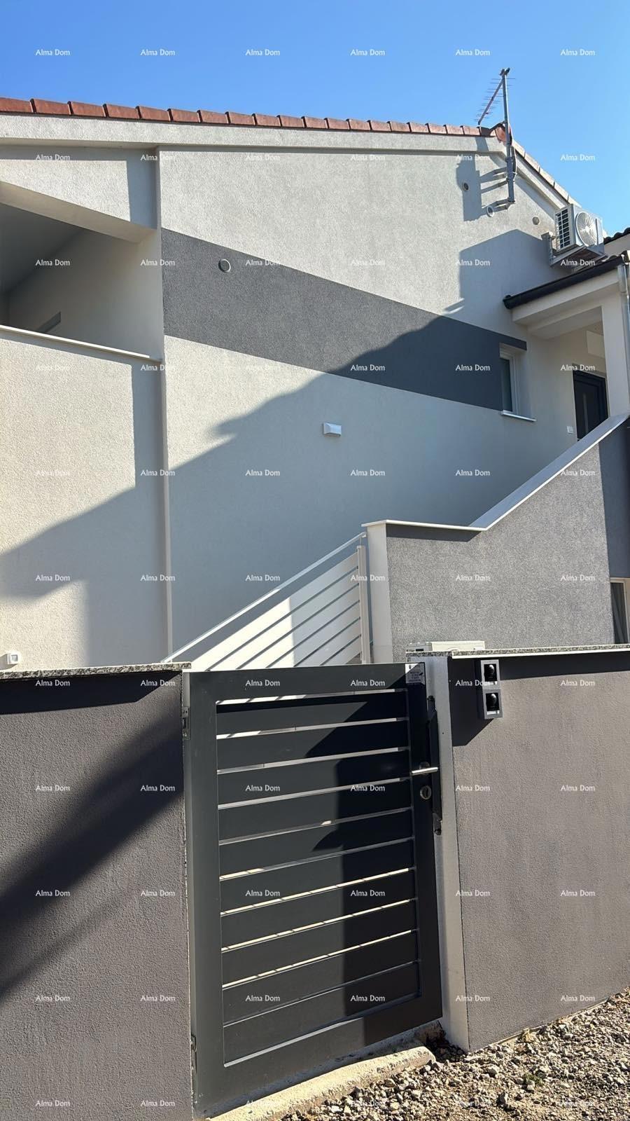 ŠIŠAN, hiša z dvema stanovanjem, 195 m2