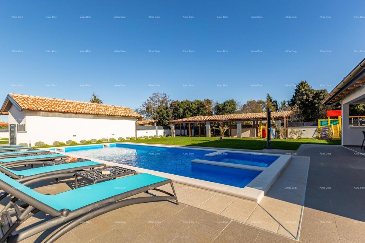 Samostojna hiša v bližini Pule.  8 km.  Šikići.